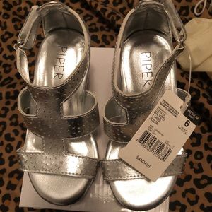 Size 6 PIPER Toddler Shoes NWT